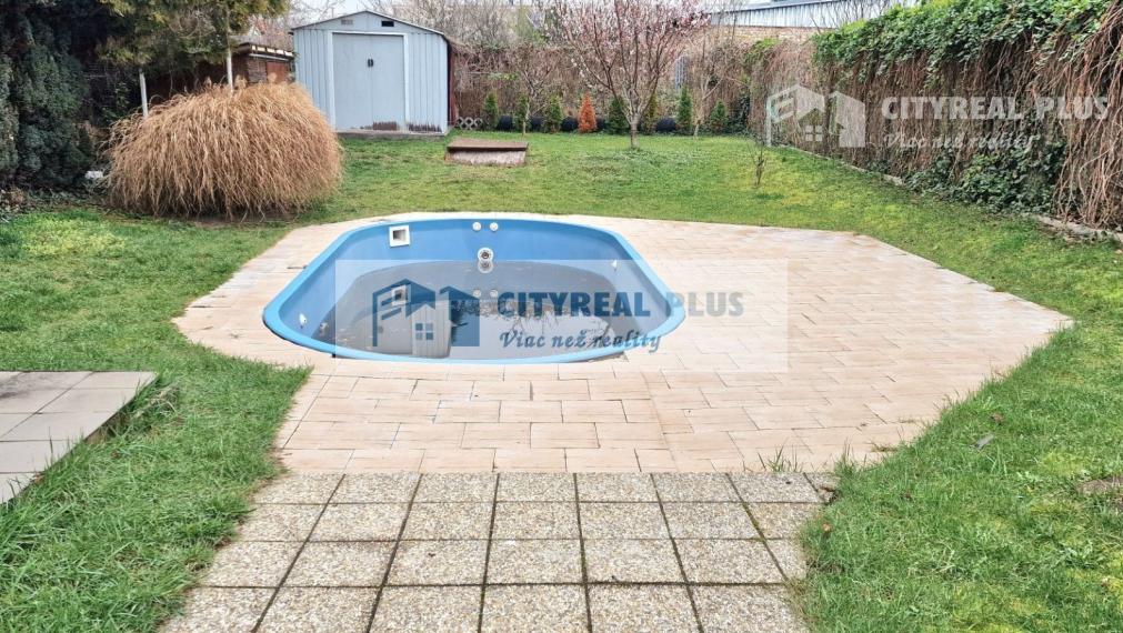 Predám zrekonštruovaný 4 izbový RODINNÝ DOM Nové Zámky