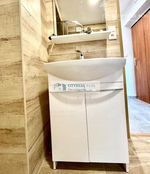 Ponúkame Vám na prenájom  prerobený 3 izbový byt v Nových Zámkoch!!!