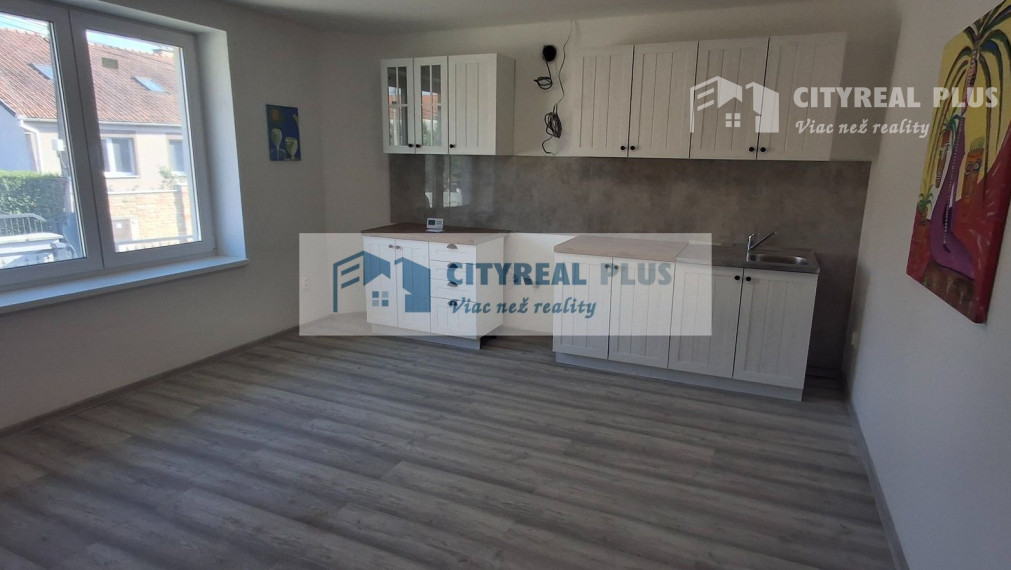 Čerstvo kolaudovaný rodinný dom s 2 bytovými jednotkami v Hurbanove