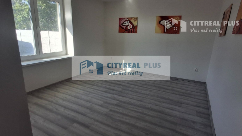 Čerstvo kolaudovaný rodinný dom s 2 bytovými jednotkami v Hurbanove