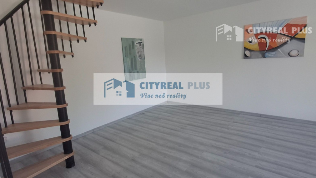 Čerstvo kolaudovaný rodinný dom s 2 bytovými jednotkami v Hurbanove