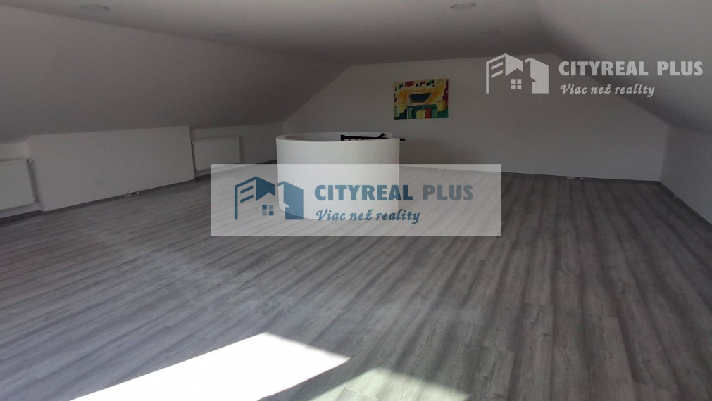 Čerstvo kolaudovaný rodinný dom s 2 bytovými jednotkami v Hurbanove