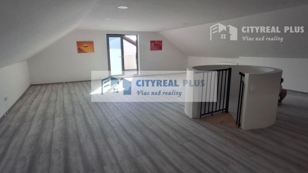 Čerstvo kolaudovaný rodinný dom s 2 bytovými jednotkami v Hurbanove