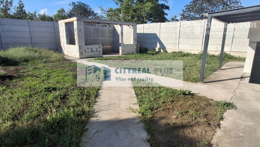 Čerstvo kolaudovaný rodinný dom s 2 bytovými jednotkami v Hurbanove