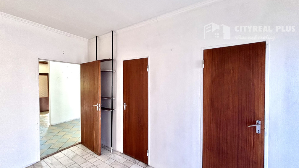 Ponúkame Vám na predaj 7 izbový rodinný dom v tichej a lukratívnej lokalite v Nových Zámkoch!