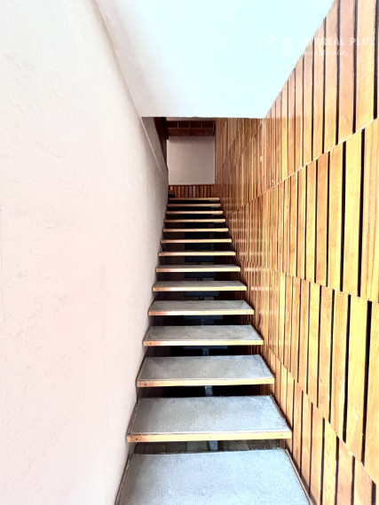 Ponúkame Vám na predaj 7 izbový rodinný dom v tichej a lukratívnej lokalite v Nových Zámkoch!