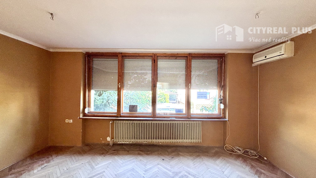 Ponúkame Vám na predaj 7 izbový rodinný dom v tichej a lukratívnej lokalite v Nových Zámkoch!