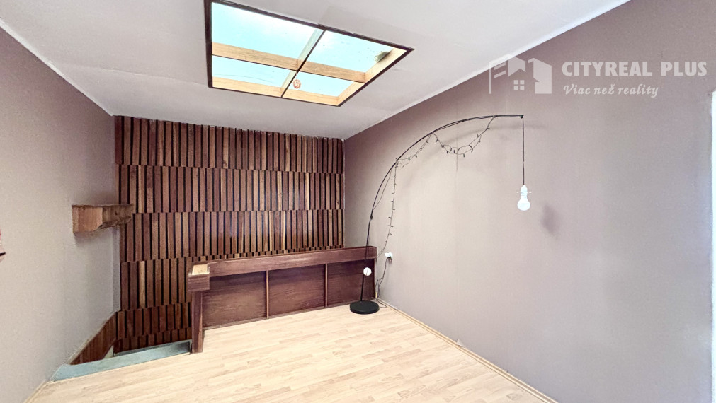 Ponúkame Vám na predaj 7 izbový rodinný dom v tichej a lukratívnej lokalite v Nových Zámkoch!