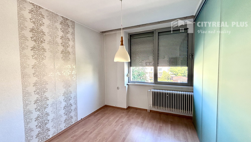 Ponúkame Vám na predaj 7 izbový rodinný dom v tichej a lukratívnej lokalite v Nových Zámkoch!