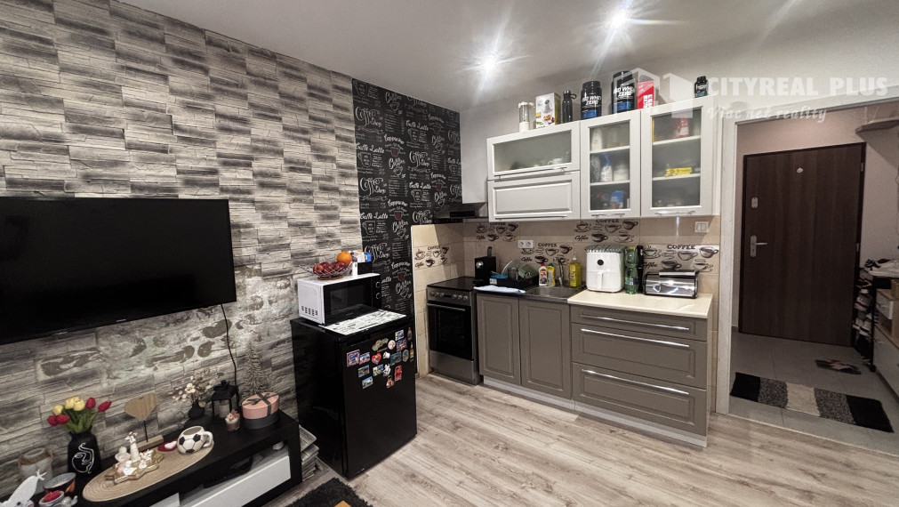 REZERVOVANÉ! Ponúkame Vám na predaj kompletne prerobený ,zariadený 1 izbový byt v meste Štúrovo