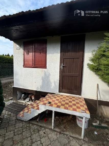 ZNÍŽENÁ CENA! Ponúkame na predaj záhradu s murovanou chatkou