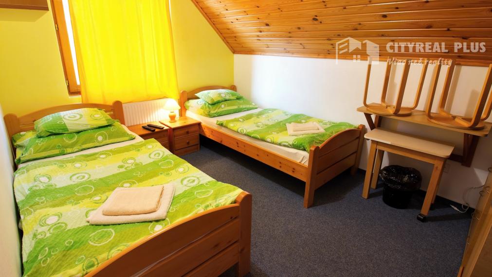 Ponúkame exkluzívne iba u nás na predaj kompletne zariadený penzión v obľúbenej rekreačnej obci Podhájska