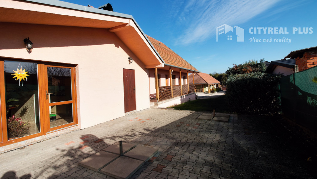 Ponúkame exkluzívne iba u nás na predaj kompletne zariadený penzión v obľúbenej rekreačnej obci Podhájska