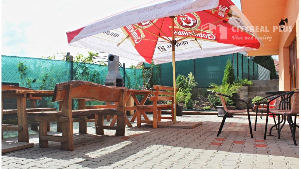 Ponúkame exkluzívne iba u nás na predaj kompletne zariadený penzión v obľúbenej rekreačnej obci Podhájska