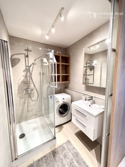 Ponúkame Vám na prenájom moderný 2 izbový byt v Nových Zámkoch