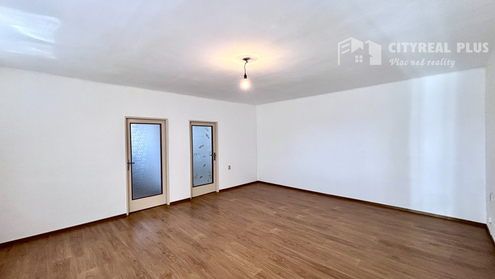 Ponúkame Vám na prenájom 3 izbový byt v centre mesta Nové Zámky