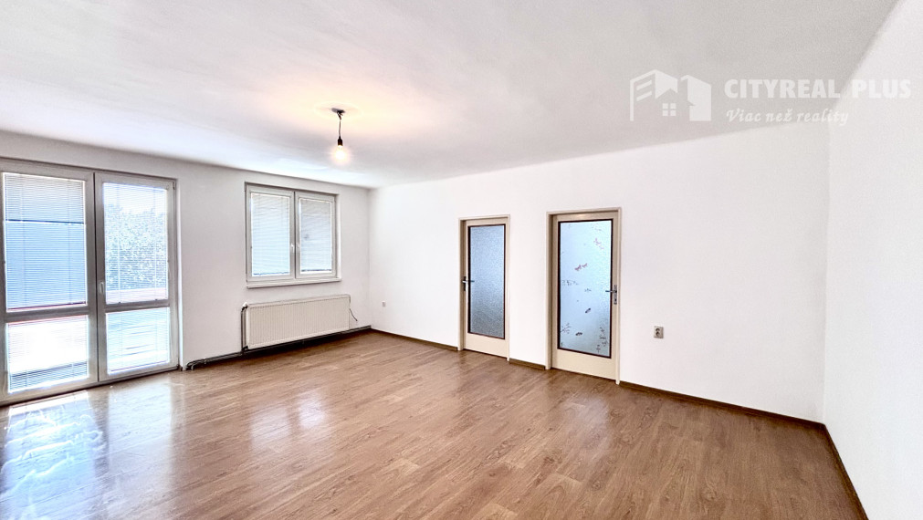 Ponúkame Vám na prenájom 3 izbový byt v centre mesta Nové Zámky