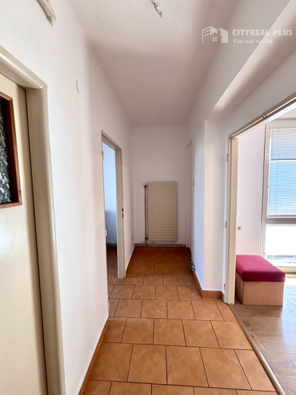 Ponúkame Vám na prenájom 3 izbový byt v centre mesta Nové Zámky