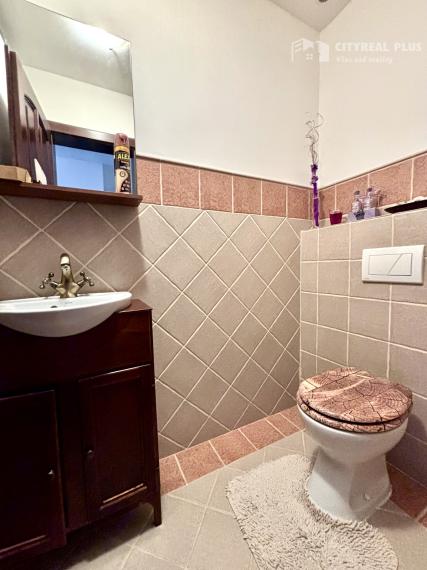 Ponúkame Vám na predaj 5 izbový rodinný dom v obci Bajč