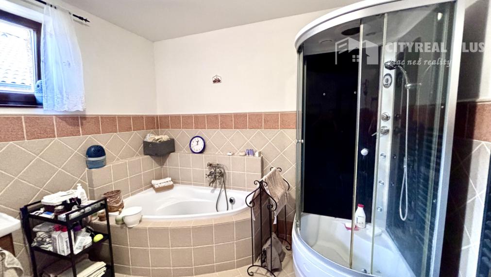 Ponúkame Vám na predaj 5 izbový rodinný dom v obci Bajč