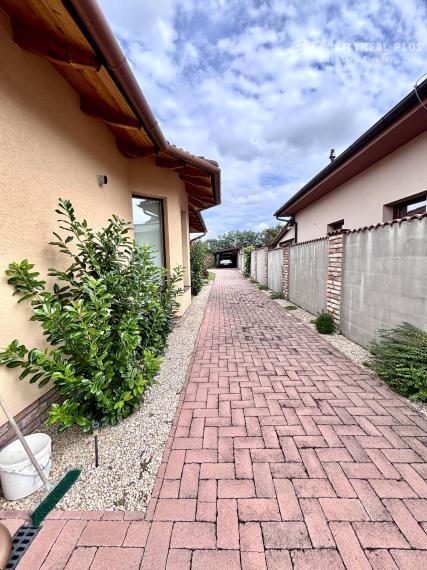 Ponúkame Vám na predaj 5 izbový rodinný dom v obci Bajč