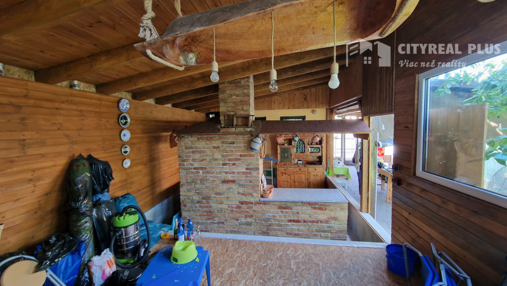 Ponúkam na predaj záhradnú chatu Nové Zámky