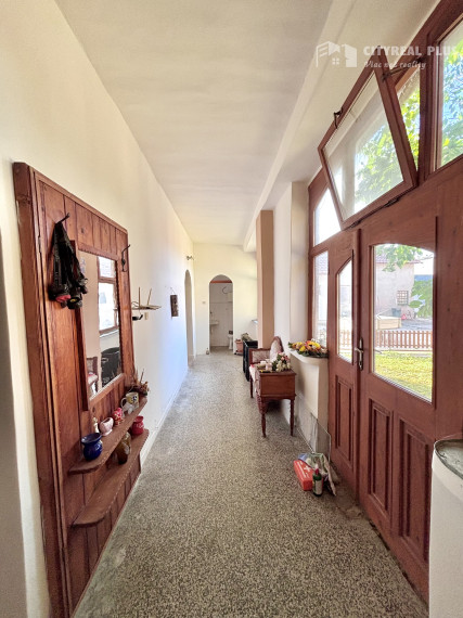 Výrazne znížená cena! Ponúkame Vám na predaj rodinný dom s veľkým pozemkom v meste Kolárovo