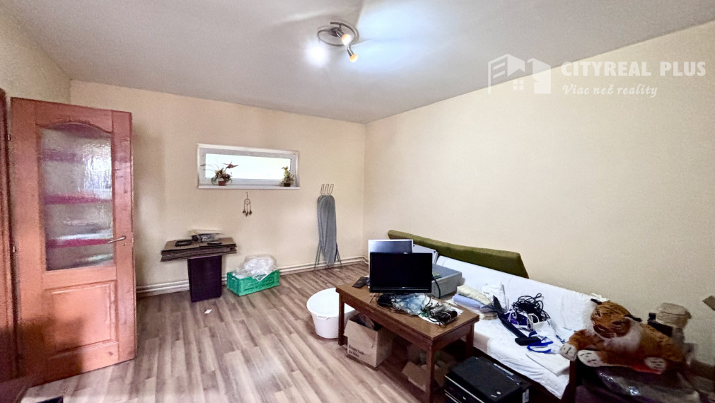 Výrazne znížená cena! Ponúkame Vám na predaj rodinný dom s veľkým pozemkom v meste Kolárovo