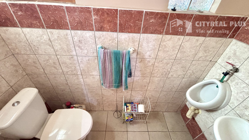 Výrazne znížená cena! Ponúkame Vám na predaj rodinný dom s veľkým pozemkom v meste Kolárovo