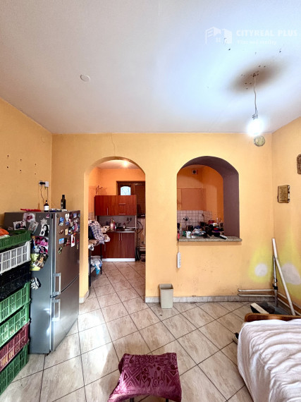 Výrazne znížená cena! Ponúkame Vám na predaj rodinný dom s veľkým pozemkom v meste Kolárovo