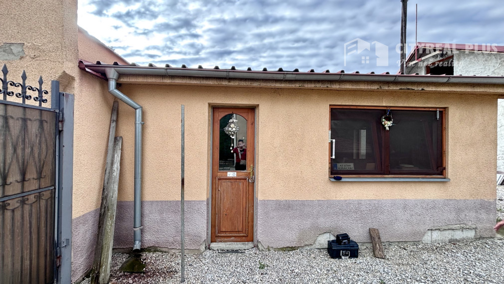 Výrazne znížená cena! Ponúkame Vám na predaj rodinný dom s veľkým pozemkom v meste Kolárovo