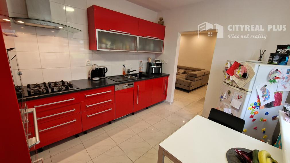 Ponúkam NA PREDAJ  3 izbový byt 82m2 Nové Zámky