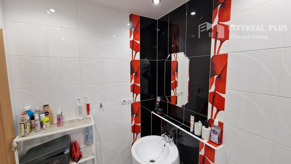 Ponúkam NA PREDAJ  3 izbový byt 82m2 Nové Zámky