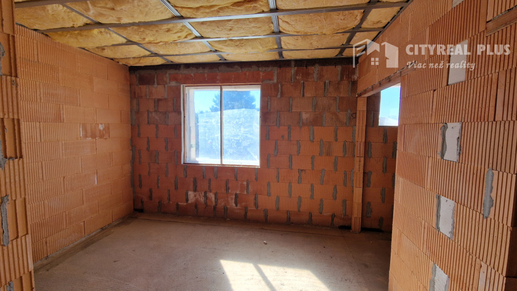 Gúgska ulica!!Na Predaj 4 izbová NOVOSTAVBA na 763m2 pozemku Nové Zámky