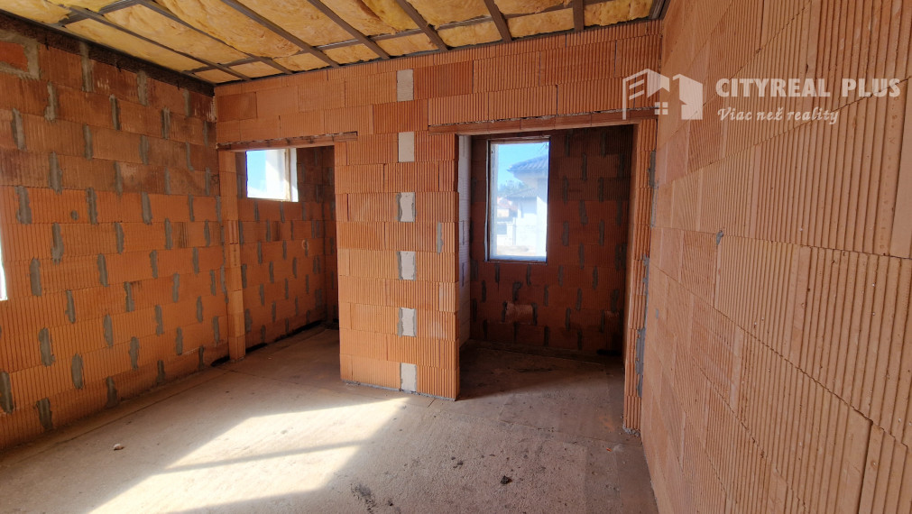 Gúgska ulica!!Na Predaj 4 izbová NOVOSTAVBA na 763m2 pozemku Nové Zámky