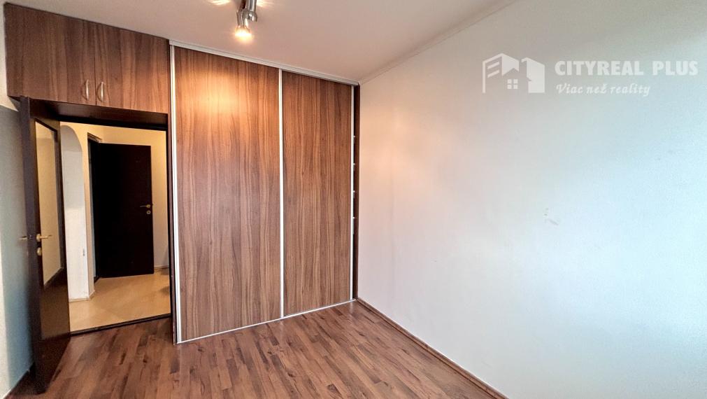 Ponúkame Vám na prenájom čiastočne zariadený, 2 izbový byt v Nových Zámkoch!