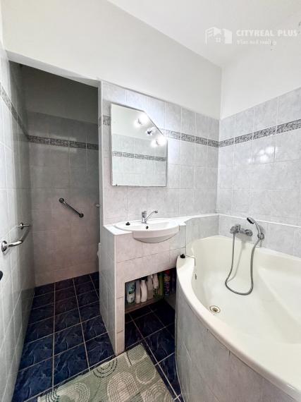 Ponúkame Vám na prenájom čiastočne zariadený, 2 izbový byt v Nových Zámkoch!