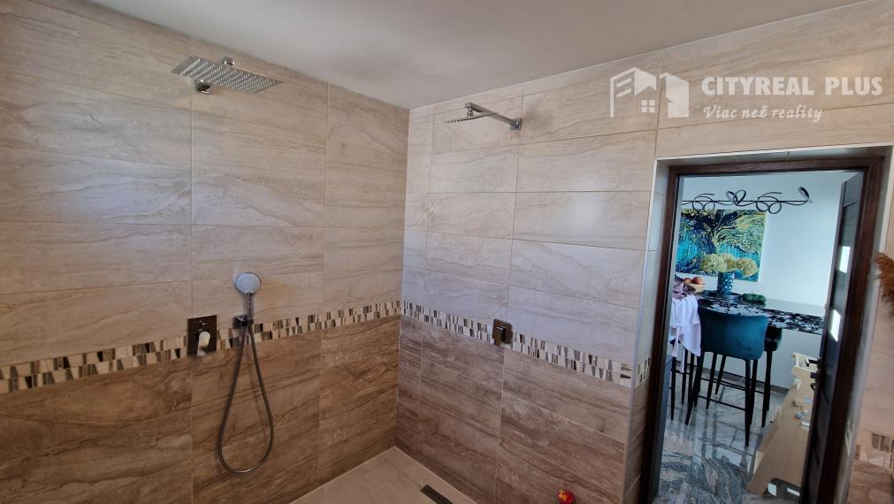 Na predaj 9 izbový rodinný dom v meste Šurany