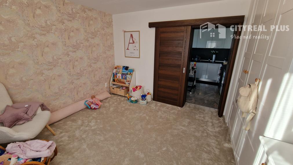 Na predaj 9 izbový rodinný dom v meste Šurany