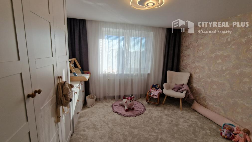 Na predaj 9 izbový rodinný dom v meste Šurany