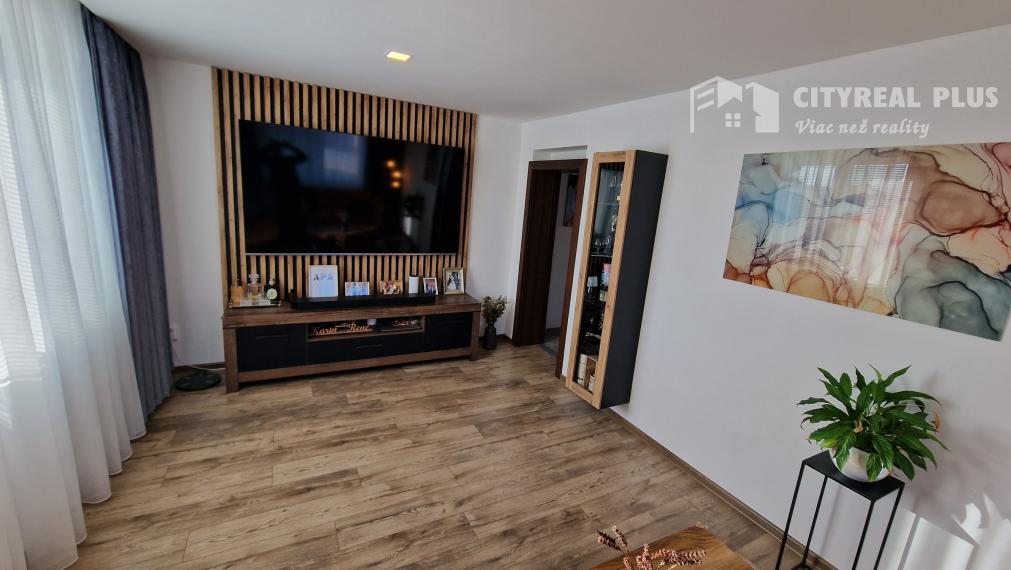 Na predaj 9 izbový rodinný dom v meste Šurany