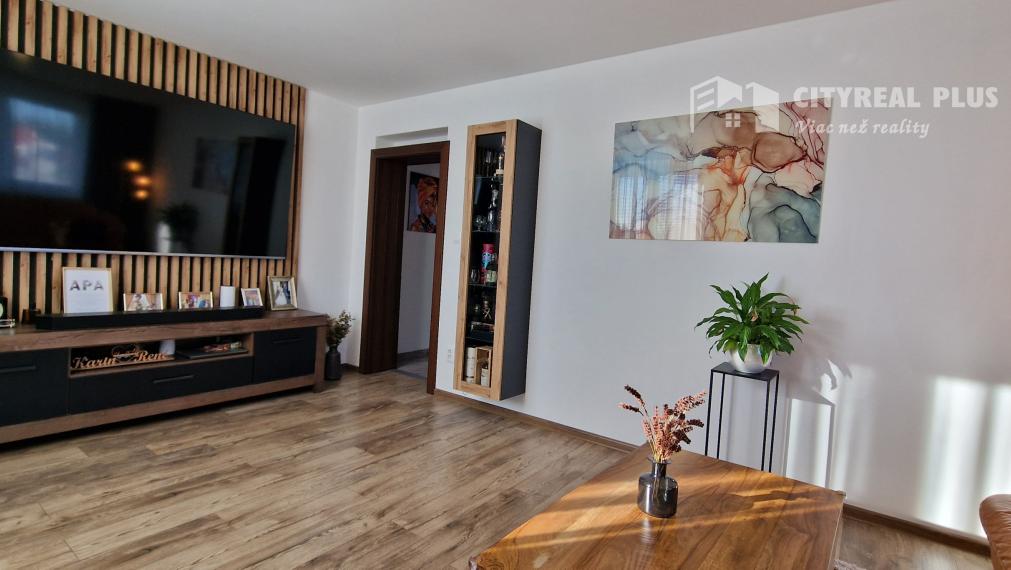 Na predaj 9 izbový rodinný dom v meste Šurany