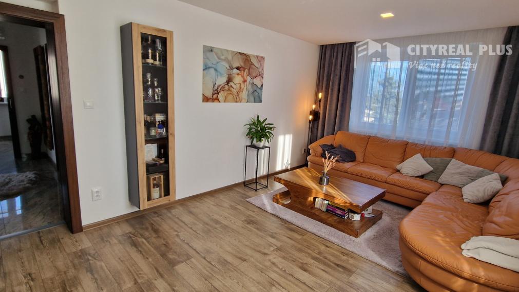 Na predaj 9 izbový rodinný dom v meste Šurany