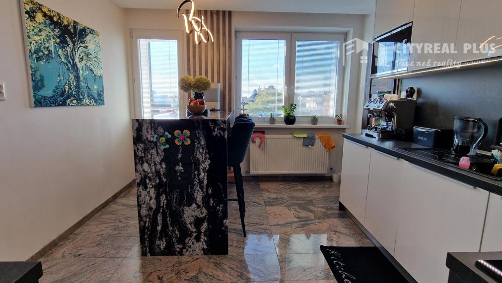 Na predaj 9 izbový rodinný dom v meste Šurany