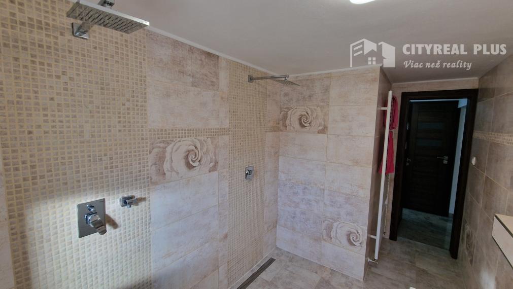 Na predaj 9 izbový rodinný dom v meste Šurany