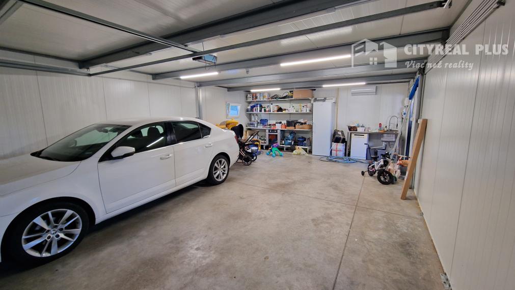 Na predaj 9 izbový rodinný dom v meste Šurany