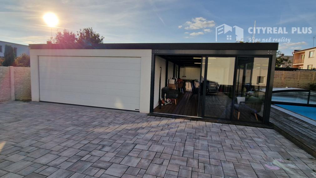 Na predaj 9 izbový rodinný dom v meste Šurany