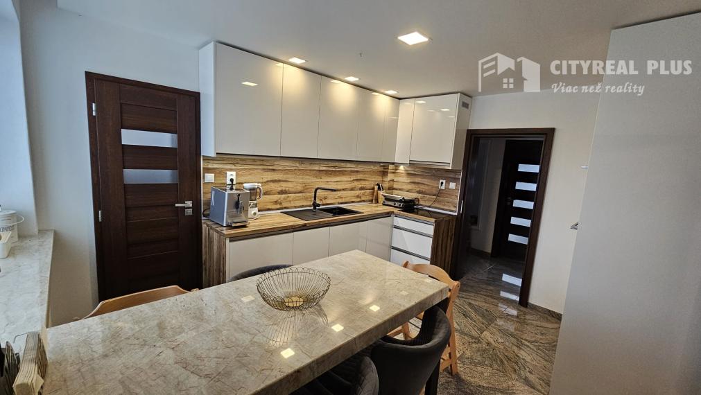 Na predaj 9 izbový rodinný dom v meste Šurany