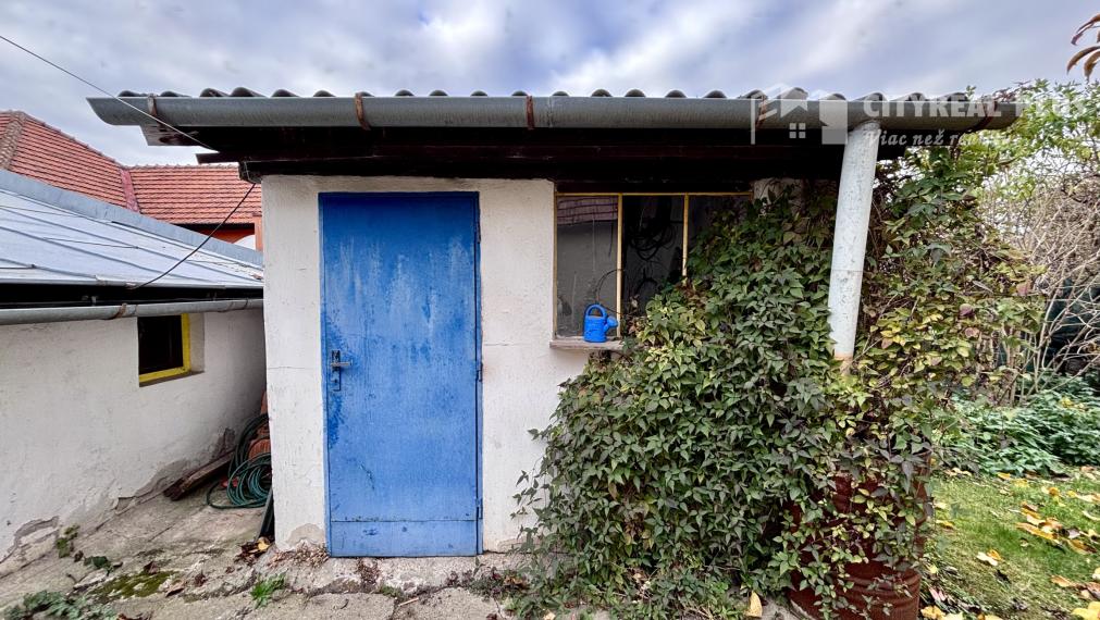 Ponúkame Vám na predaj 1 izbový dom v Nových Zámkoch