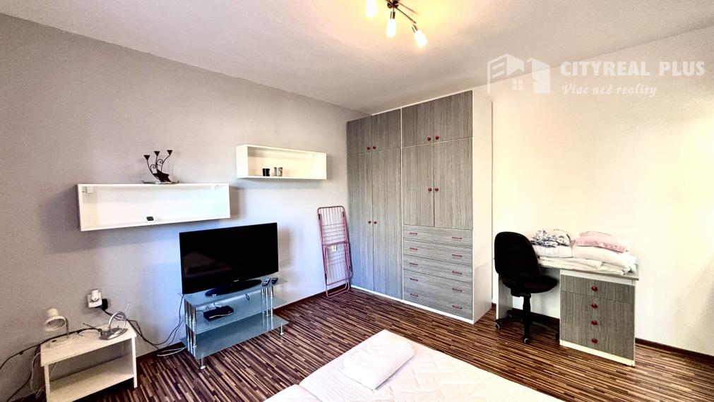 Ponúkame Vám na prenájom 1 izbový byt v rodinnom dome v Nových Zámkoch